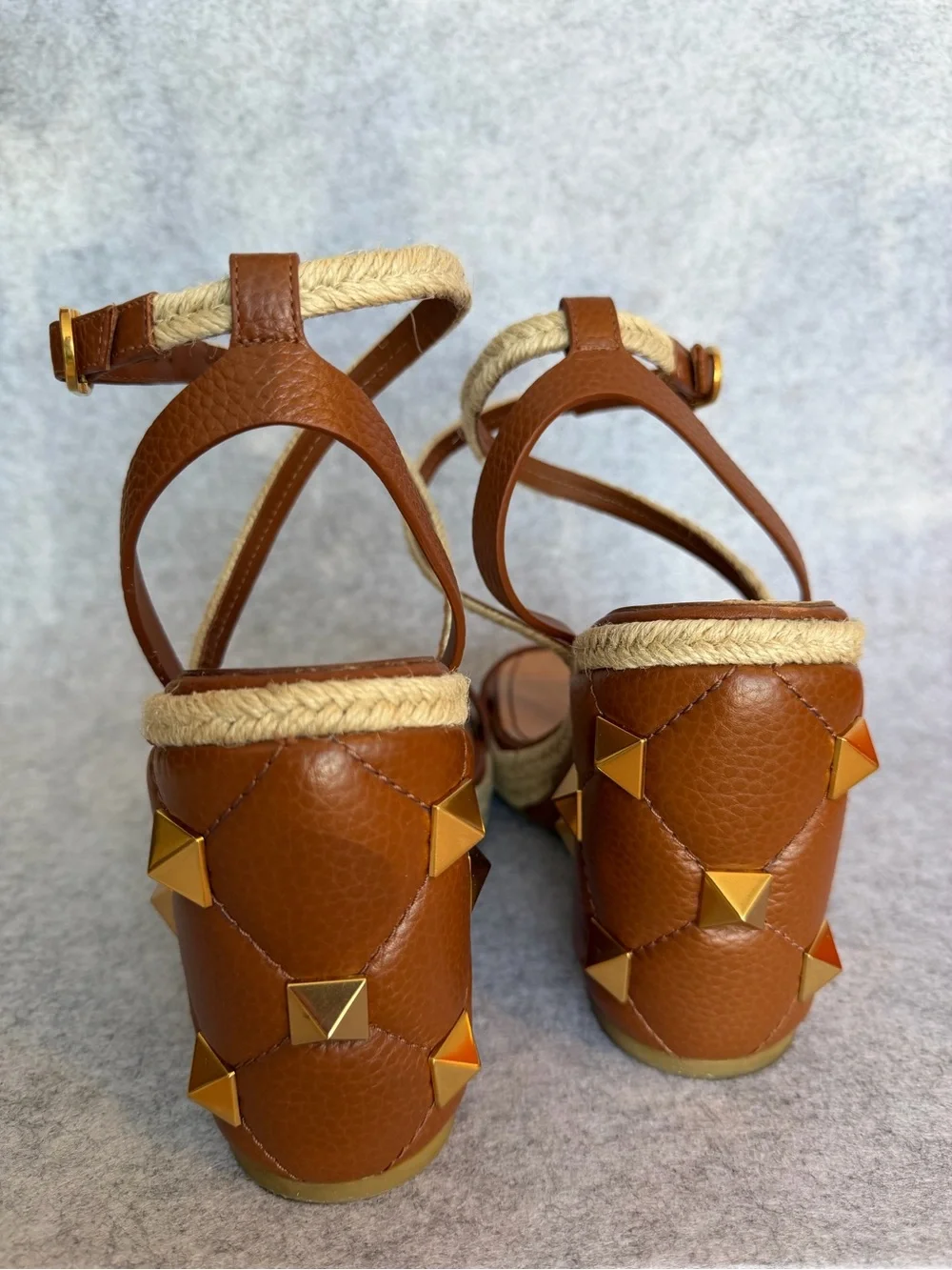 •4 Valentino Garvani Roman Stud Quilted Wedge Espadrille Sandals 39
